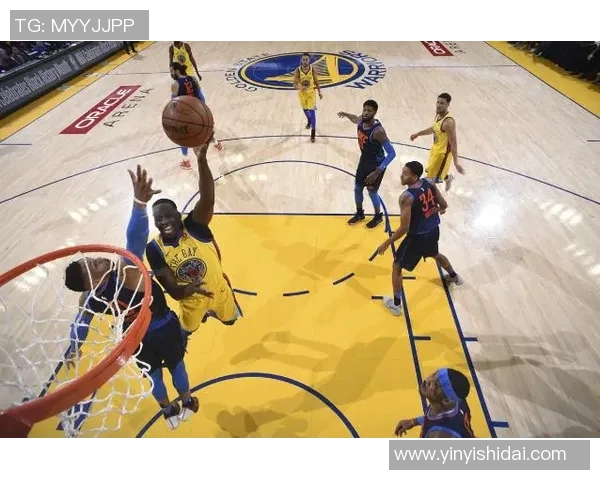 雷霆勇士西部决赛第三场激战回顾与精彩瞬间分析